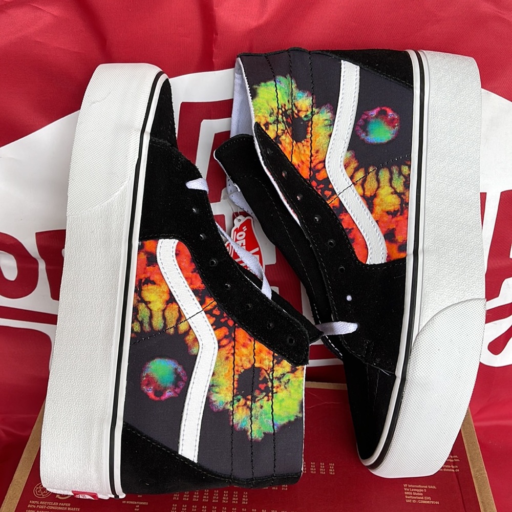 Vans Sk8-Hi Tapered
Paradoxical Black/Multi
VNOA5JMKBML
Men’s Platforms - Picture 12 of 16